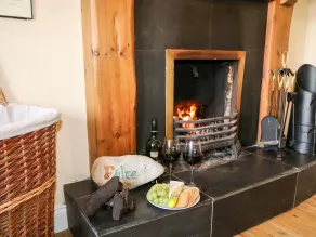 Whispering Willows - The Bungalow - Interior