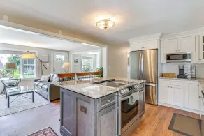 Old Saybrook Home w/ Screened Porch & Ocean View! - Innenbereich