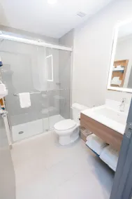 Microtel Inn & Suites by Wyndham Milford - Baño