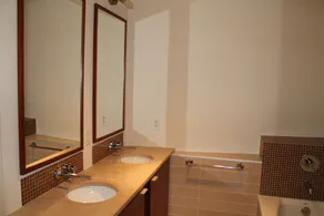 Channelside Luxury Retreat Spacious 2BR 2BA Condo with Pool, Balcony, Sauna & Gym - Badrum