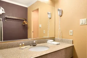 Days Inn by Wyndham Anderson IN - Salle de bain