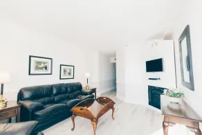 The Loyalist Country Inn & Conference Centre - Room