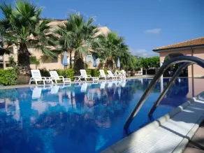 Villa Laura Residence Hotel Apartments & Studios - Piscine