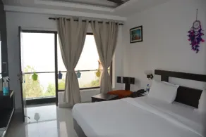The Golden Sunrise Hotel - Zimmer