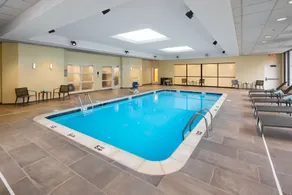 Courtyard Shelton - Piscine