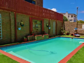Amzee Bokmakierie Guest House - Pool