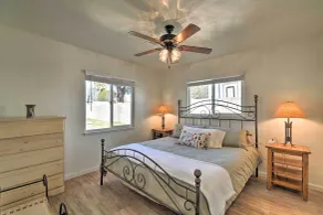 Pet-Friendly Phoenix Home: Breezeway & Fenced Yard - Interior