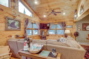 40-acre, Off-grid Wakefield Retreat w/ Gas Grill! - Interior