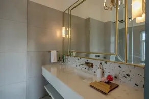 amã Stays & Trails - Holland House , Nashik - Bathroom