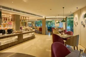 Flora Airport Hotel and Convention Centre Kochi - Restaurant