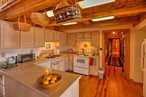 Cozy Cumberland Mountain Cabin w/ Stunning Views! - Interiør