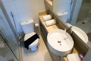 Penthouse Apartment with Hot Tub near Beach - Bathroom
