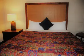 Derrick Motel - Room