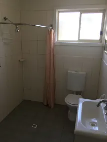 Broken Hill Tourist Park - Bathroom