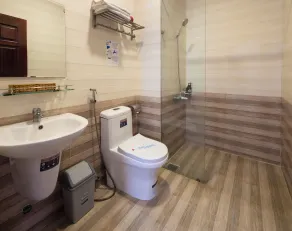 Mai Hoang Da Lat Hotel - Bathroom