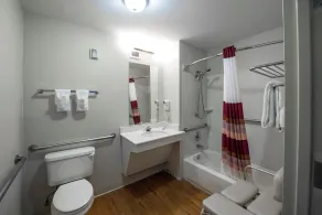 Red Roof Inn & Suites Savannah Airport - Baño