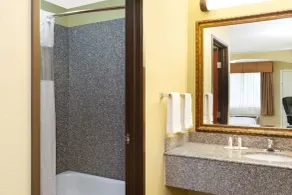 Howard Johnson by Wyndham Lafayette - Bad