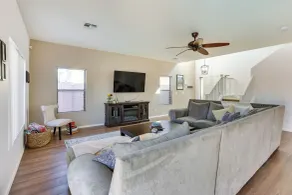 Spacious Surprise Home w/ Outdoor Pool + Game Room - Innvendig