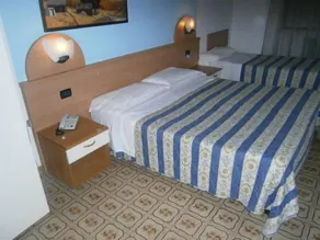 Hotel Dujany - Camera
