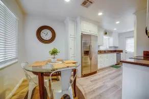 Commuter Friendly! Extended Stay in Riverside - Interior