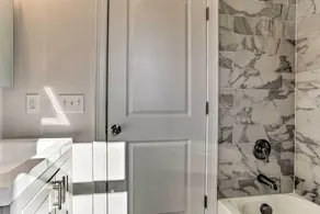 Newark Apartment ~ 5 Mi to Turtle Back Zoo! - Badeværelse