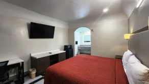 Scottish Inn & Suites Sam Houston Parkway - Room
