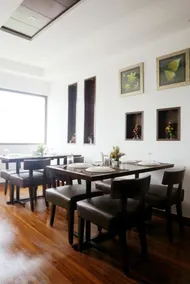 Hotel The R Blues - Near IGI Airport New Delhi - Restaurant