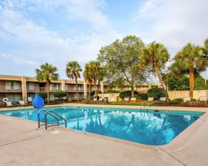 Clarion Inn & Suites Dothan South - Piscine