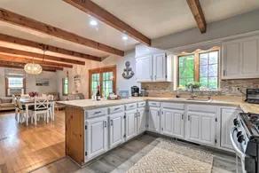 Walk to Main Street: Cottage w/ Sunroom in Hyannis - Interiør