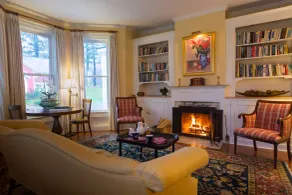 The Inn at Manchester - Lobby sitting area