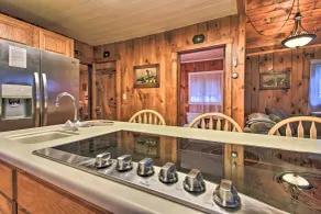 Ludlow Home w/ Hot Tub, Near Okemo Resort! - Innenbereich