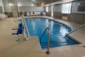 Days Inn & Suites by Wyndham Williamsburg IA North - Pool