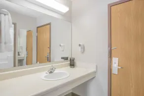 Super 8 by Wyndham Hastings - Salle de bain