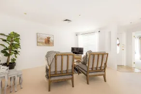 Room in Studio - Nice Studio on Jasmine - Living room