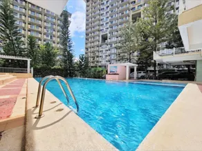 Tranquil 2-Bedroom Apartment with Shared Pool in Davao City - Piscine
