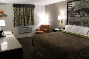 Super 8 by Wyndham San Antonio/I-35 North - Chambre