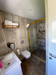 Mose Restoran Motel Beach - Bathroom
