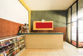 OYO 91855 Big Hotel Kendari - Rezeption