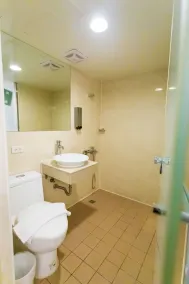 Newrise Hotel - Bathroom