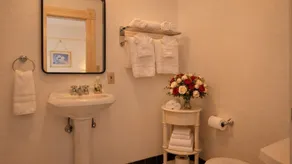 Tomales Hotel, Minutes from Dillon Beach - Badrum