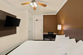 Mithila San Francisco - SureStay Collection by Best Western - Zimmer