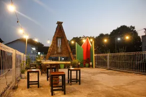 Capital O 2258 Santana Syariah Guest House - Restaurant
