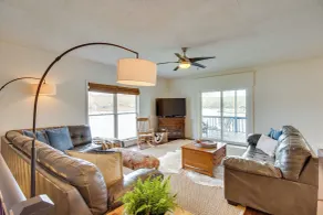Lakefront Arkansas Abode - Deck, Grill & Fire Pit! - Interior