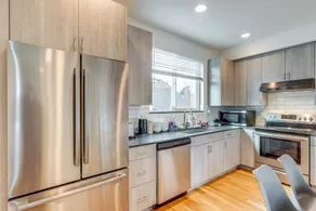 Walk to UW: Townhome w/ Rooftop Patio! - Innvendig
