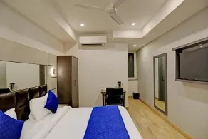Hotel Royal Saffron By Majesta Stays - Room