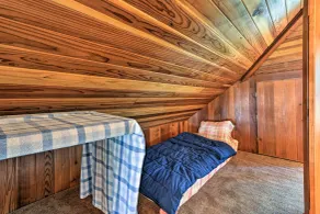Forested Gold Beach House w/ Panoramic Ocean Views - Innenbereich