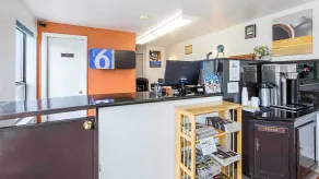 Motel 6 Gold Beach - Resepsjon