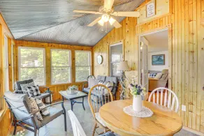 Pet-friendly Cabin w/ Dock & Lake Views in Edwards - Innenbereich