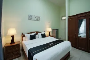 Just 11 Boutique Syariah Mitra RedDoorz near UGM Yogyakarta - Room