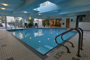 Holiday Inn Montreal Centre Ville Downtown by IHG - Piscina